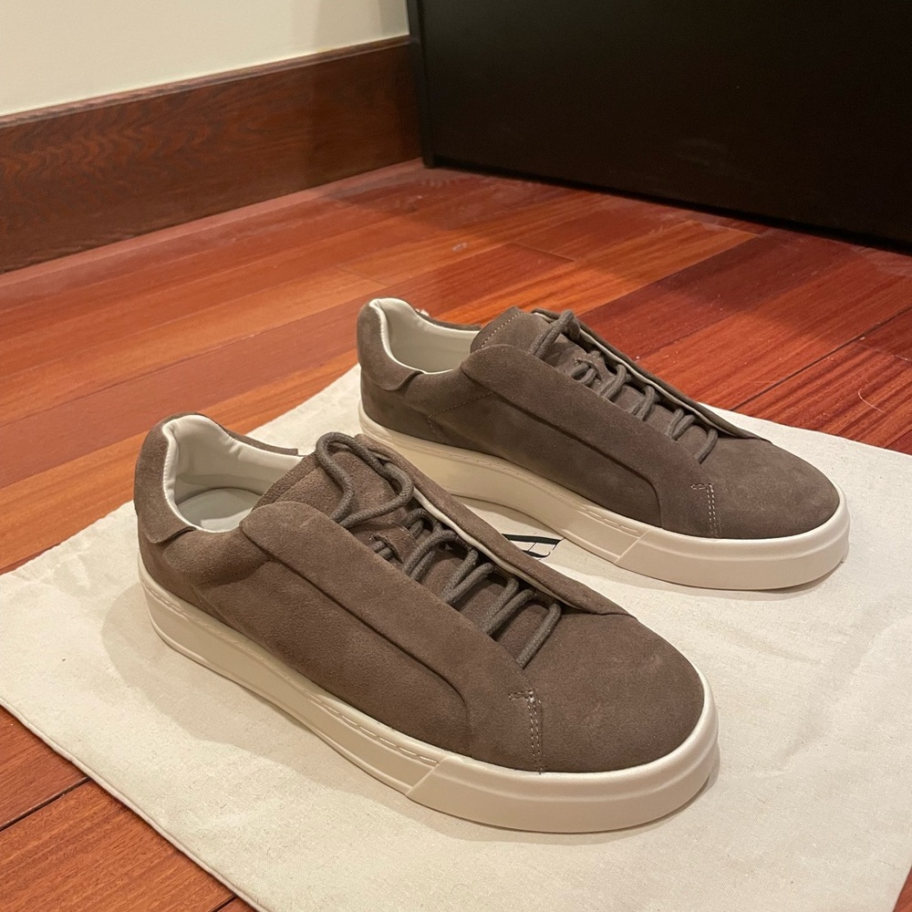 Zara Men's Suede Sneakers in Taupe Brown with White Sole